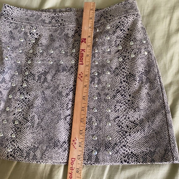 Faux suede snake skin print mini skirt - Picture 6 of 7